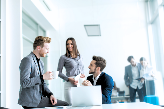 Unternehmensberater beim Kunden vor Ort